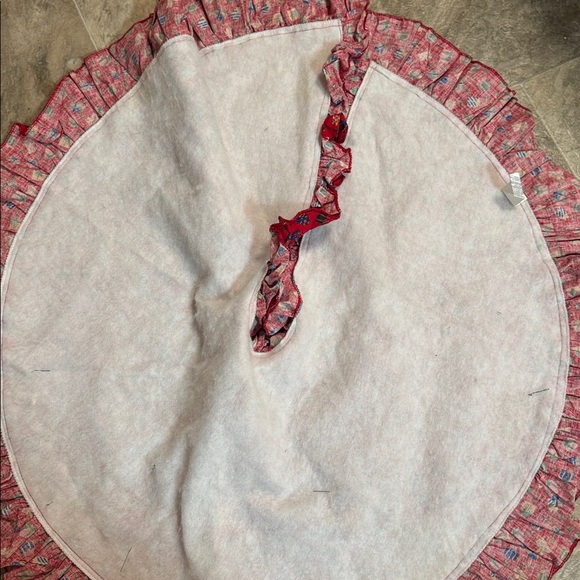 Vintage Tree Ruffled Tree Skirt - Picture 7 of 9